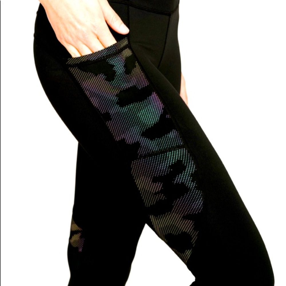 Zyia black camo reflective pocket brilliant capri